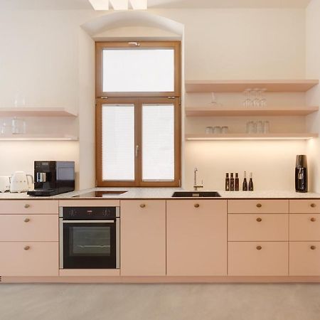 Goldengel Design-Suiten Frieda Maria Im Herzen Von Kaltern Exterior photo